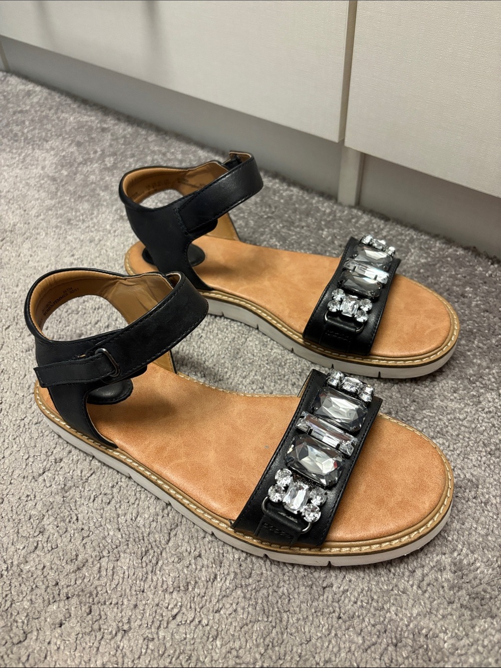 Clark’s Black Jeweled Ankle-Strap Sandals Size 8.5
